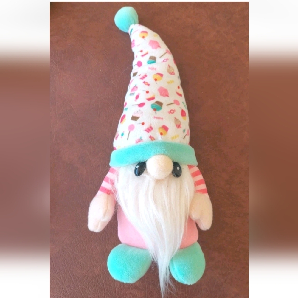 HUG Feel the Love Cupcake and Candy Bonbon  Sucker Gnome "Happy" Plush Gnome